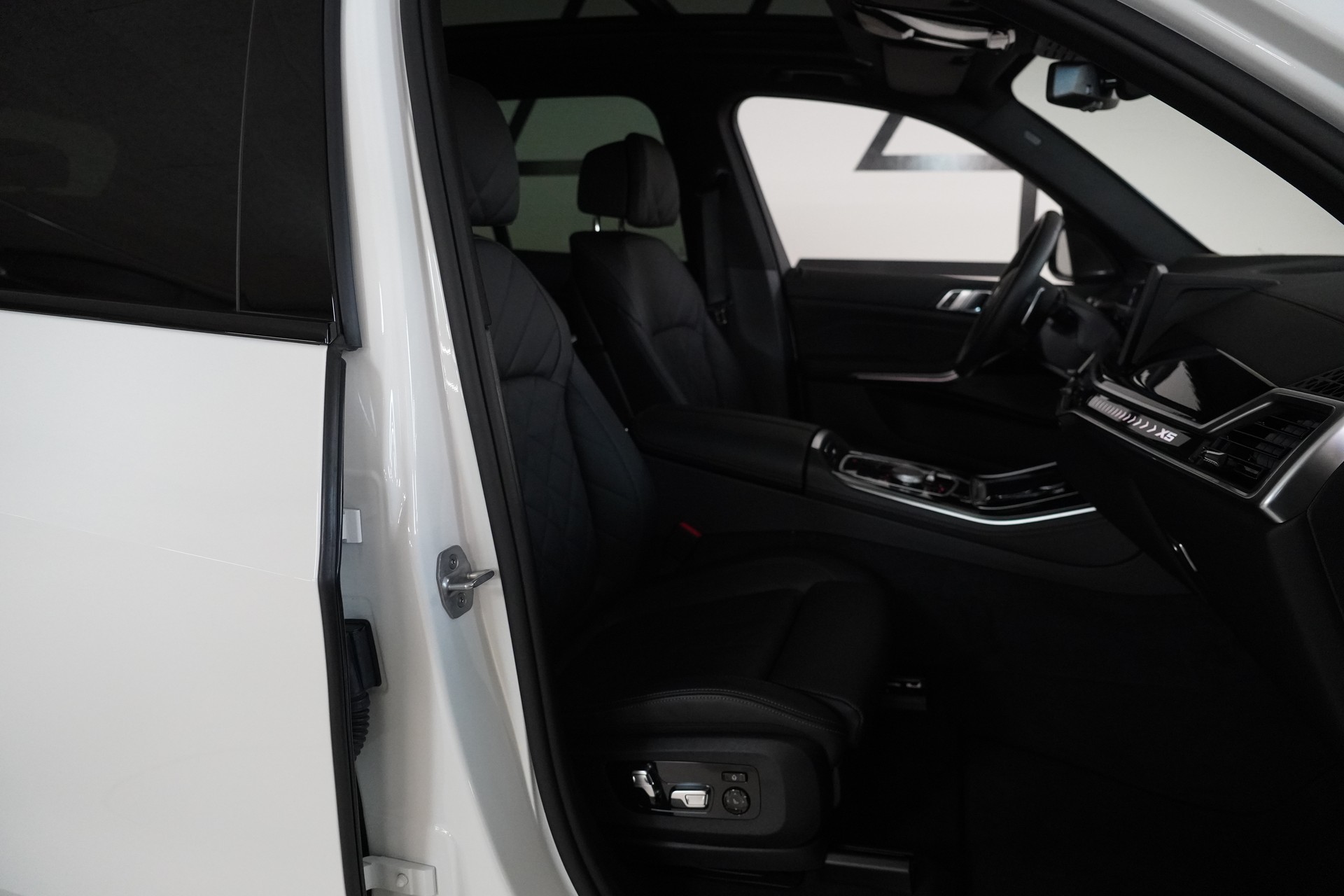BMW X5 xDrive 48V 30d M Sport Steptronic-image-14