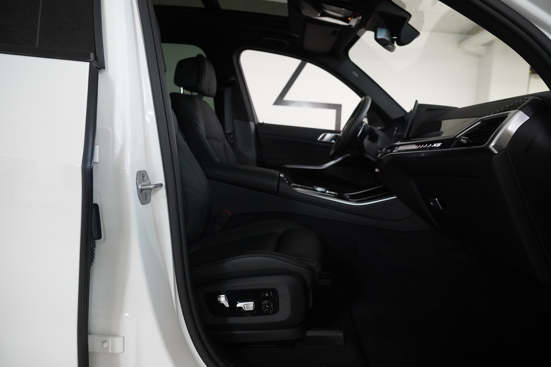 BMW X5 xDrive 48V 30d M Sport Steptronic-image-13