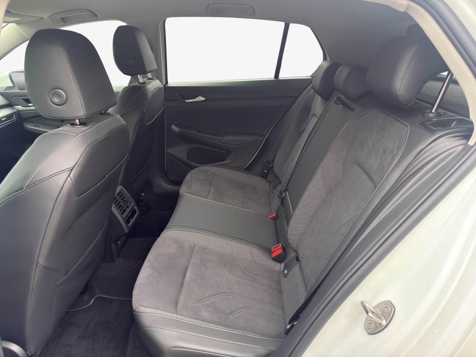 VW Golf 1.5 e TSI mHEV Style DSG-image-11