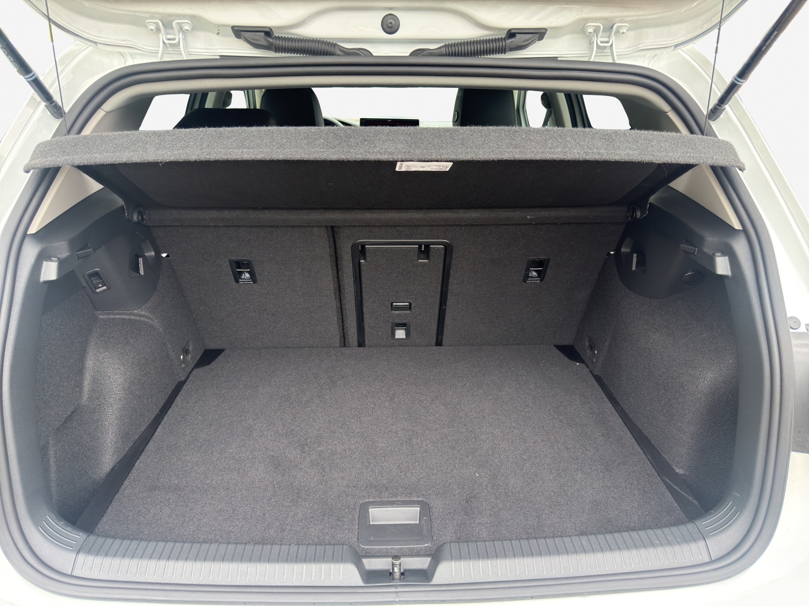 VW Golf 1.5 e TSI mHEV Style DSG-image-12