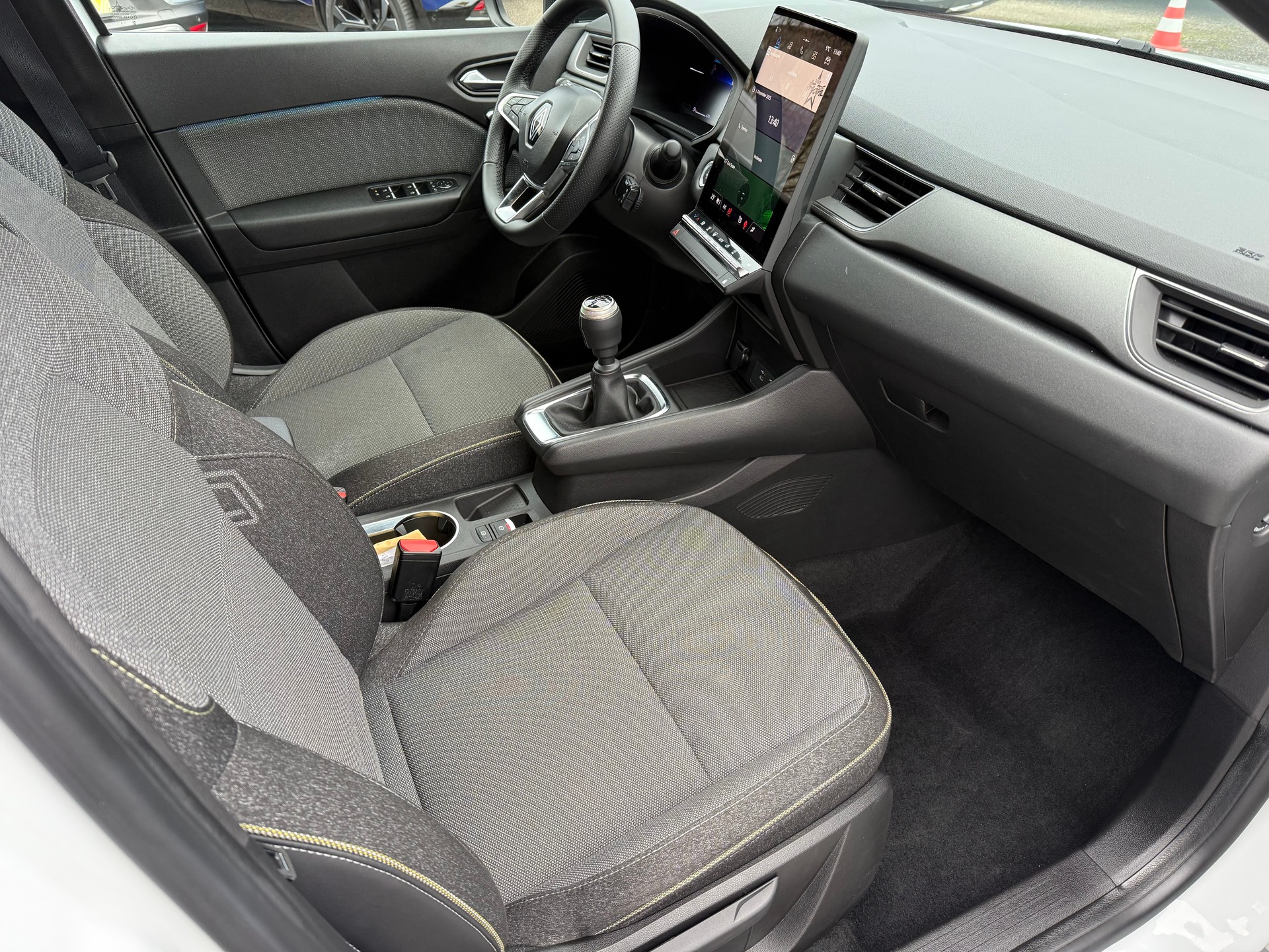 RENAULT Captur 1.3 TCe Techno-image-9