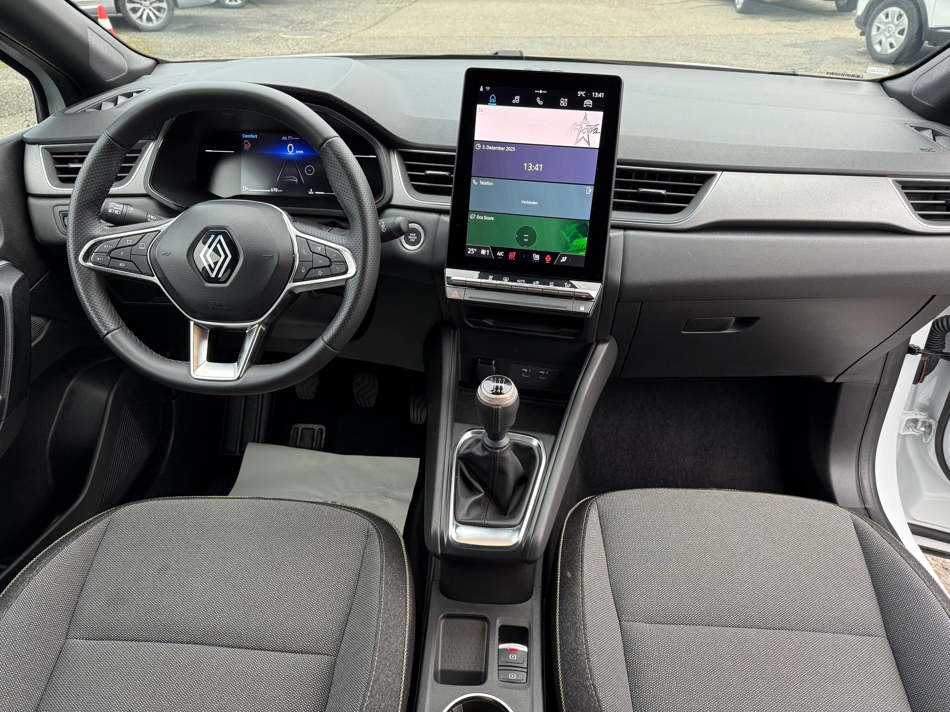 RENAULT Captur 1.3 TCe Techno-image-8