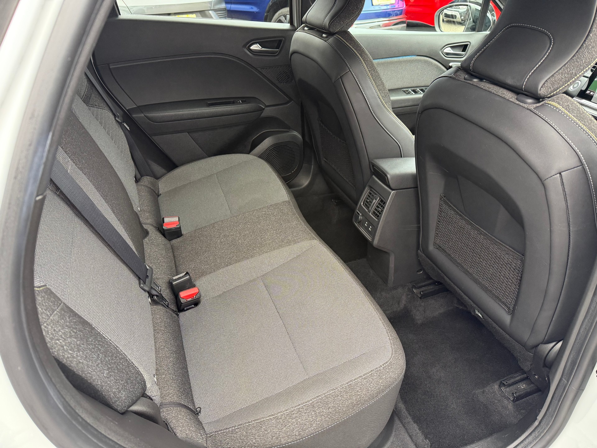 RENAULT Captur 1.3 TCe Techno-image-11