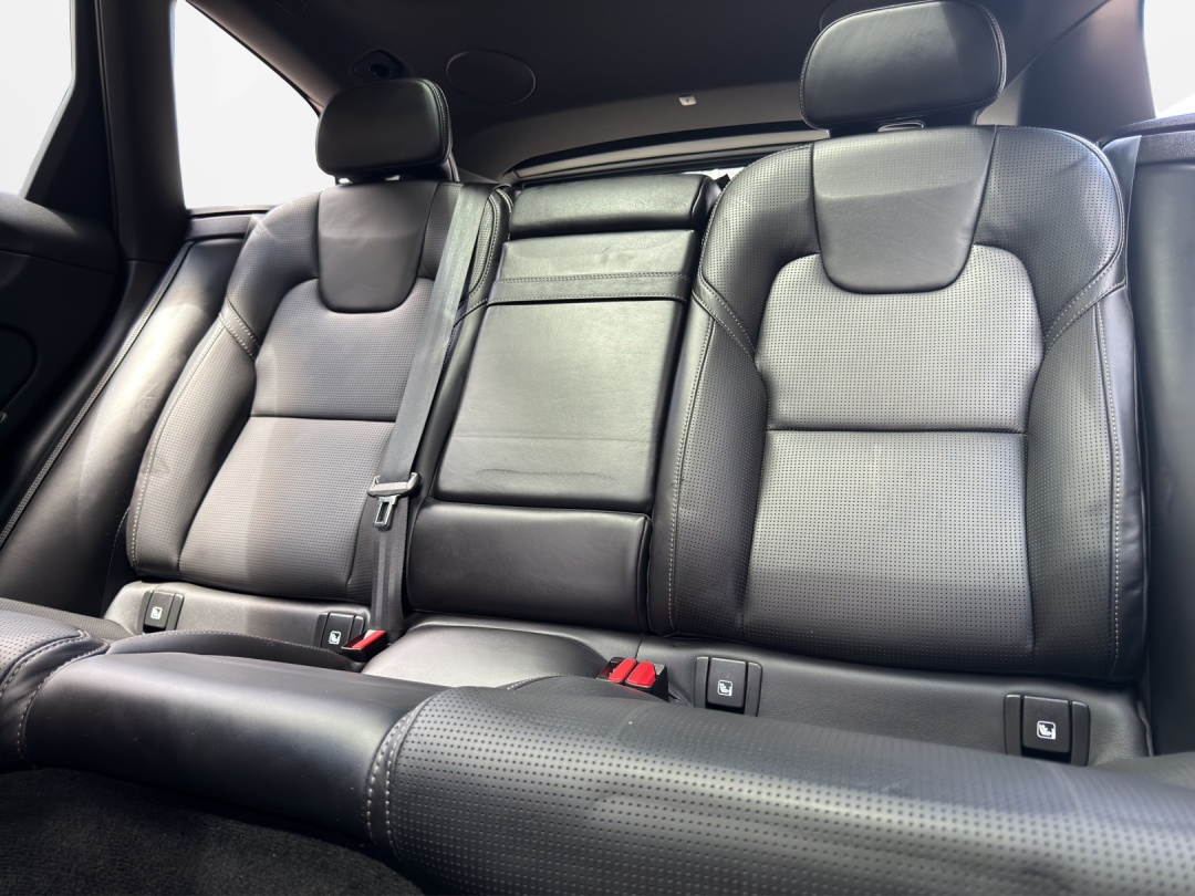 VOLVO XC60 T8 eAWD R-Design Geartronic-image-10