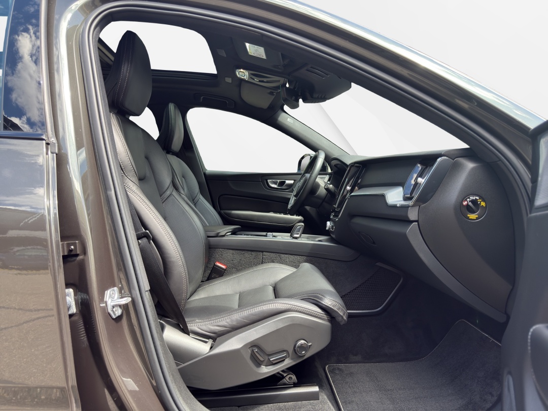VOLVO XC60 T8 eAWD R-Design Geartronic-image-11