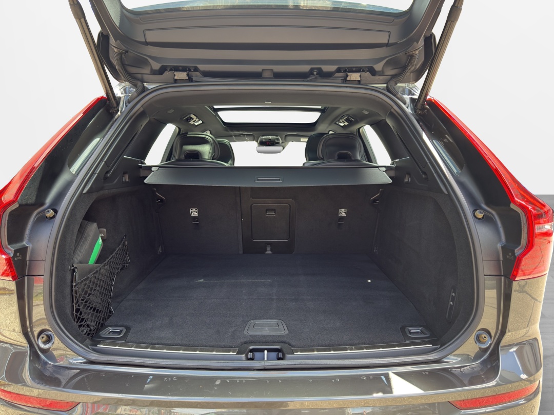VOLVO XC60 T8 eAWD R-Design Geartronic-image-12
