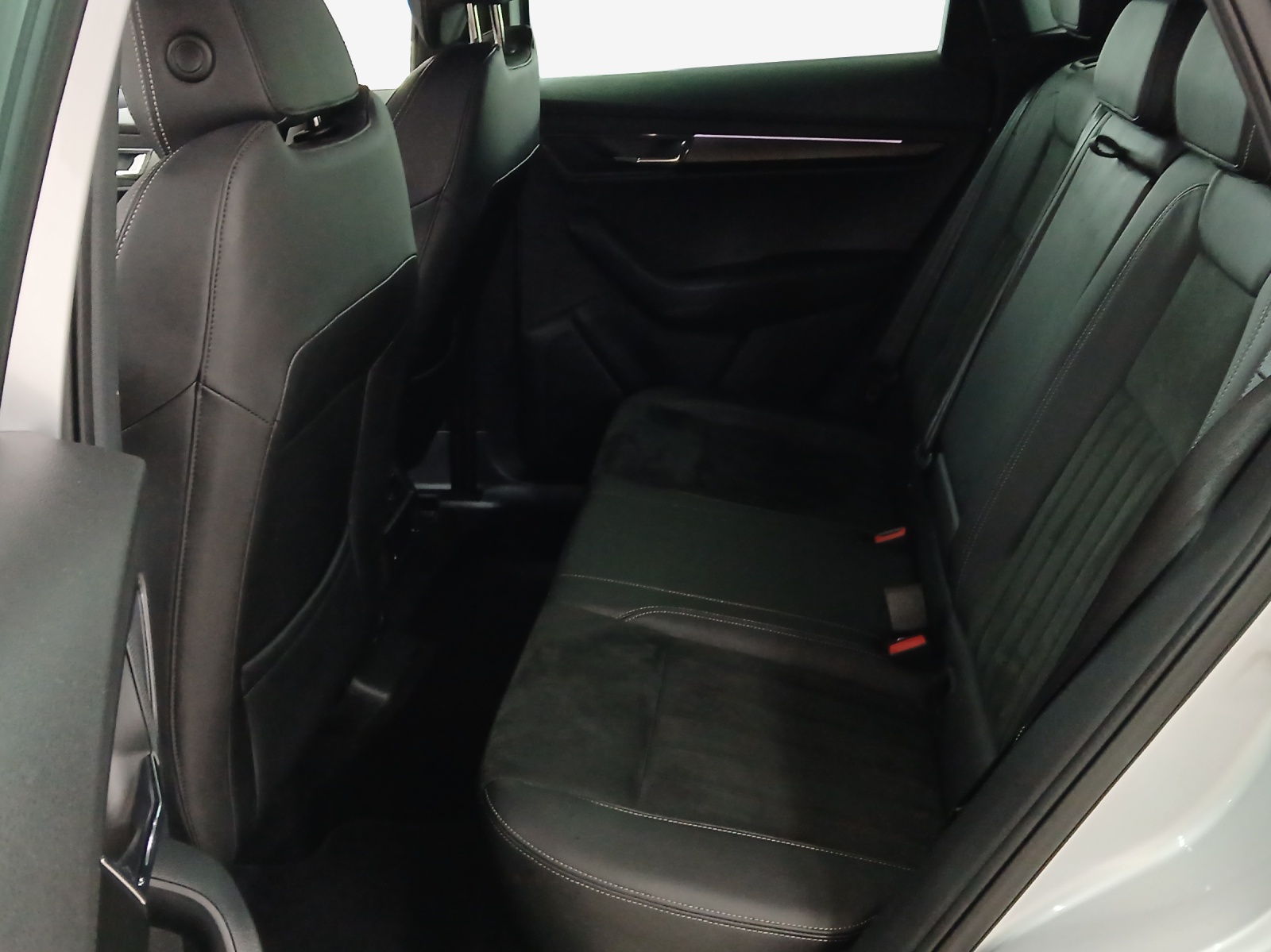 SKODA Karoq 2.0 TSI SportLine 4x4 DSG-image-11