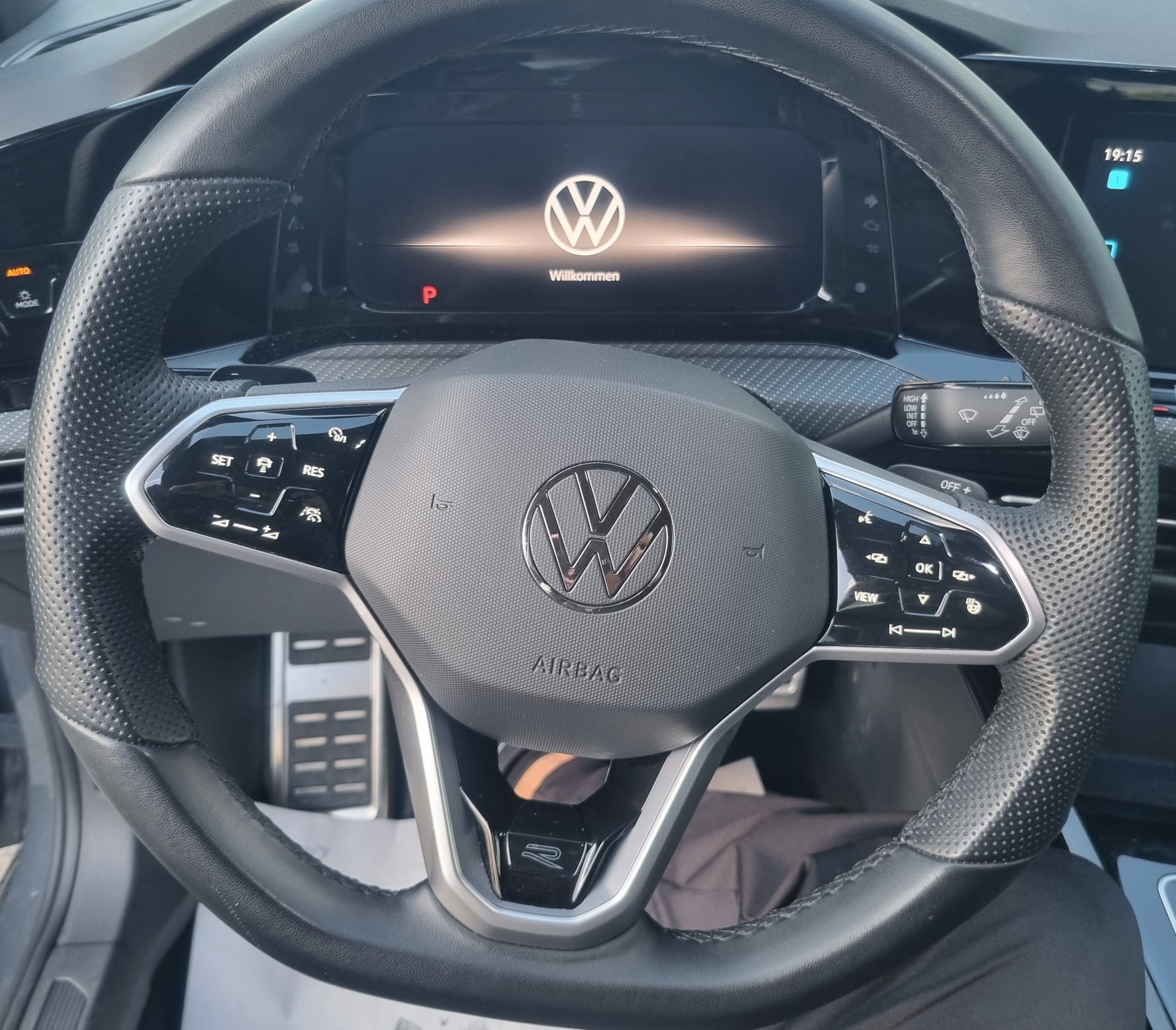 VW Golf VIII 1.5 e TSI 2 x R-Line DSG-image-8