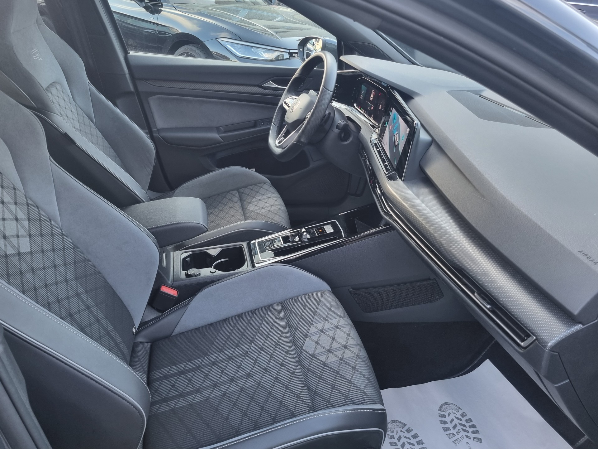 VW Golf VIII 1.5 e TSI 2 x R-Line DSG-image-6
