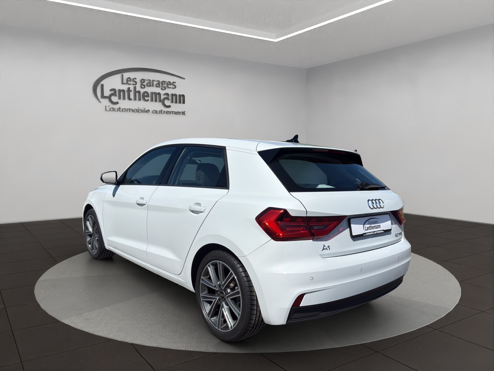 AUDI A1 Sportback 30 TFSI Attraction S-tronic-image-2