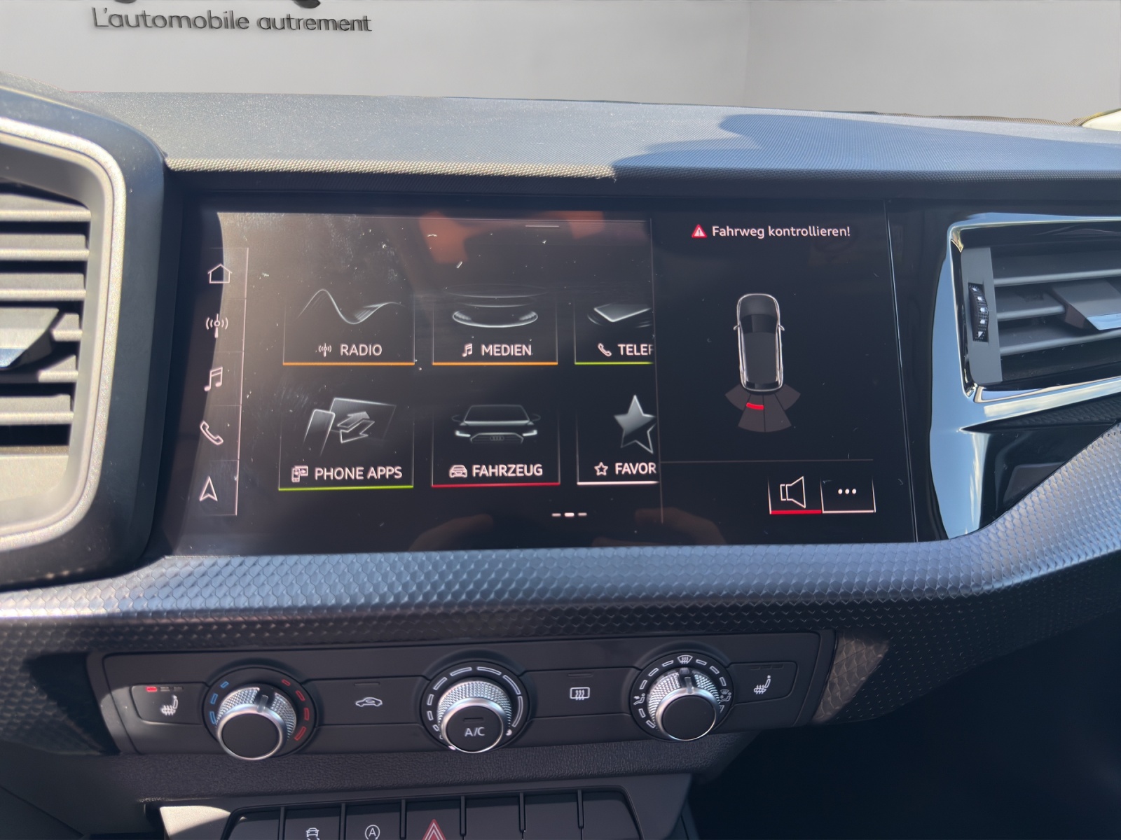 AUDI A1 Sportback 30 TFSI Attraction S-tronic-image-12