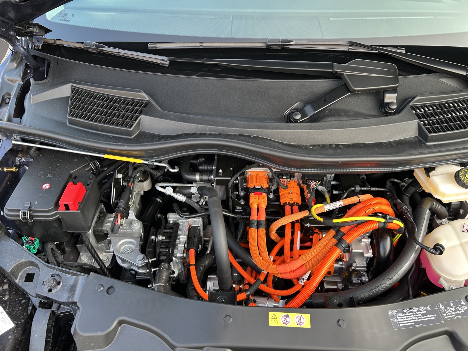 MERCEDES-BENZ eVito Tourer 90kWh Lang-image-10