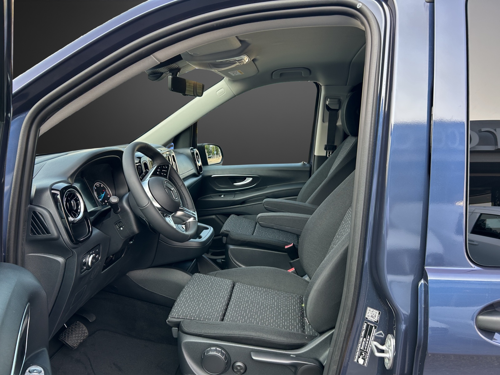 MERCEDES-BENZ eVito Tourer 90kWh Lang-image-5