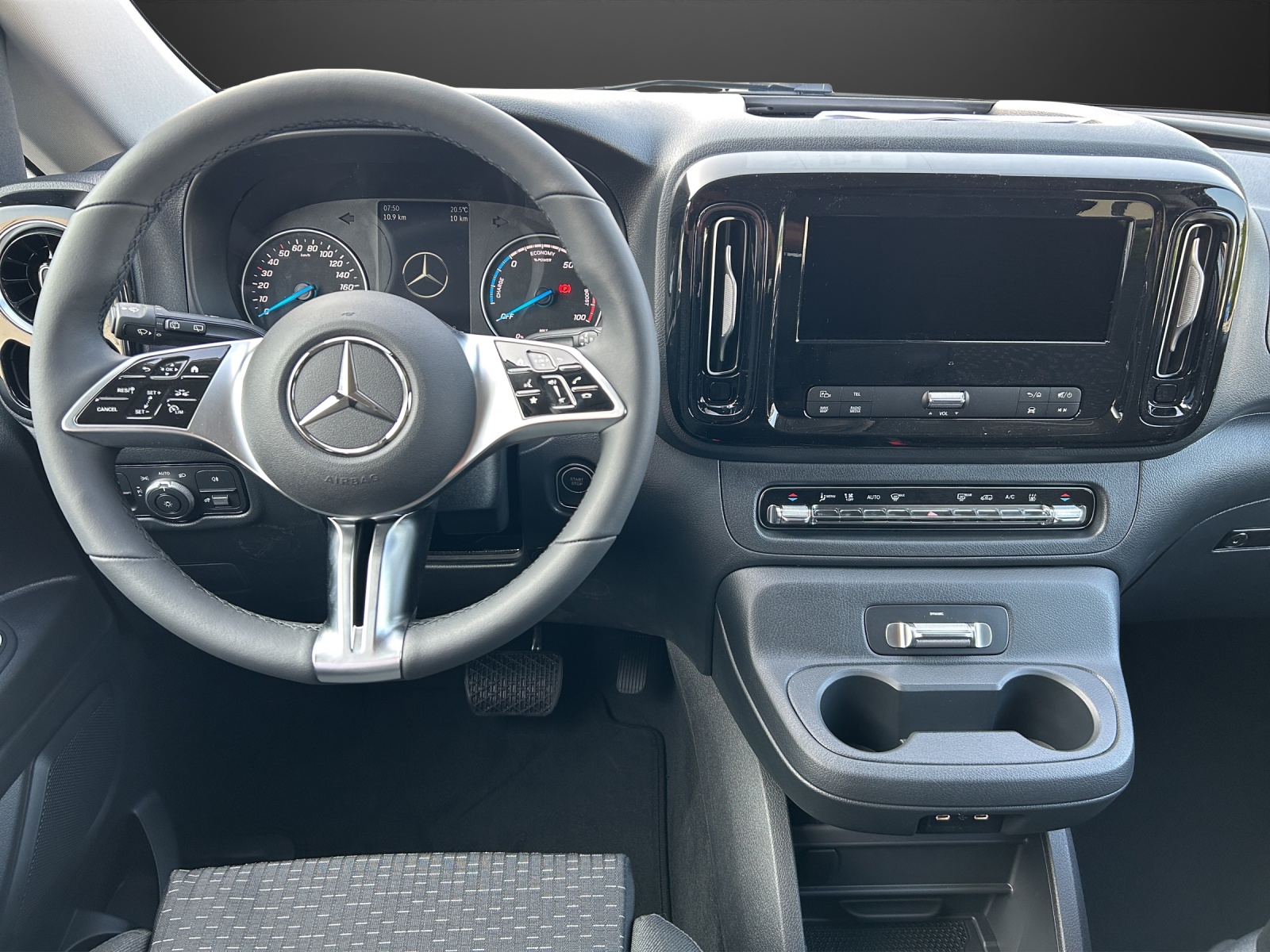 MERCEDES-BENZ eVito Tourer 90kWh Lang-image-7