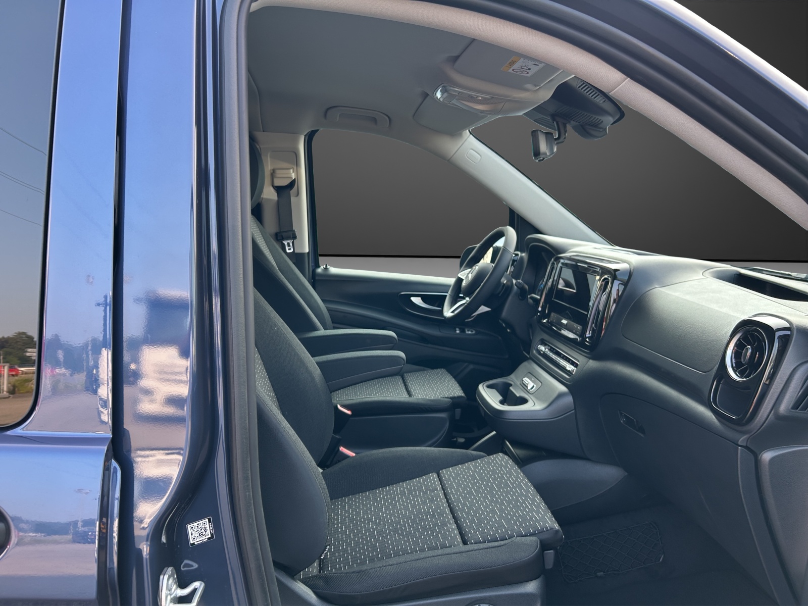 MERCEDES-BENZ eVito Tourer 90kWh Lang-image-8