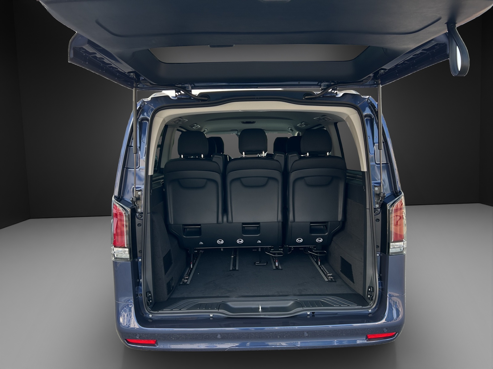MERCEDES-BENZ eVito Tourer 90kWh Lang-image-9