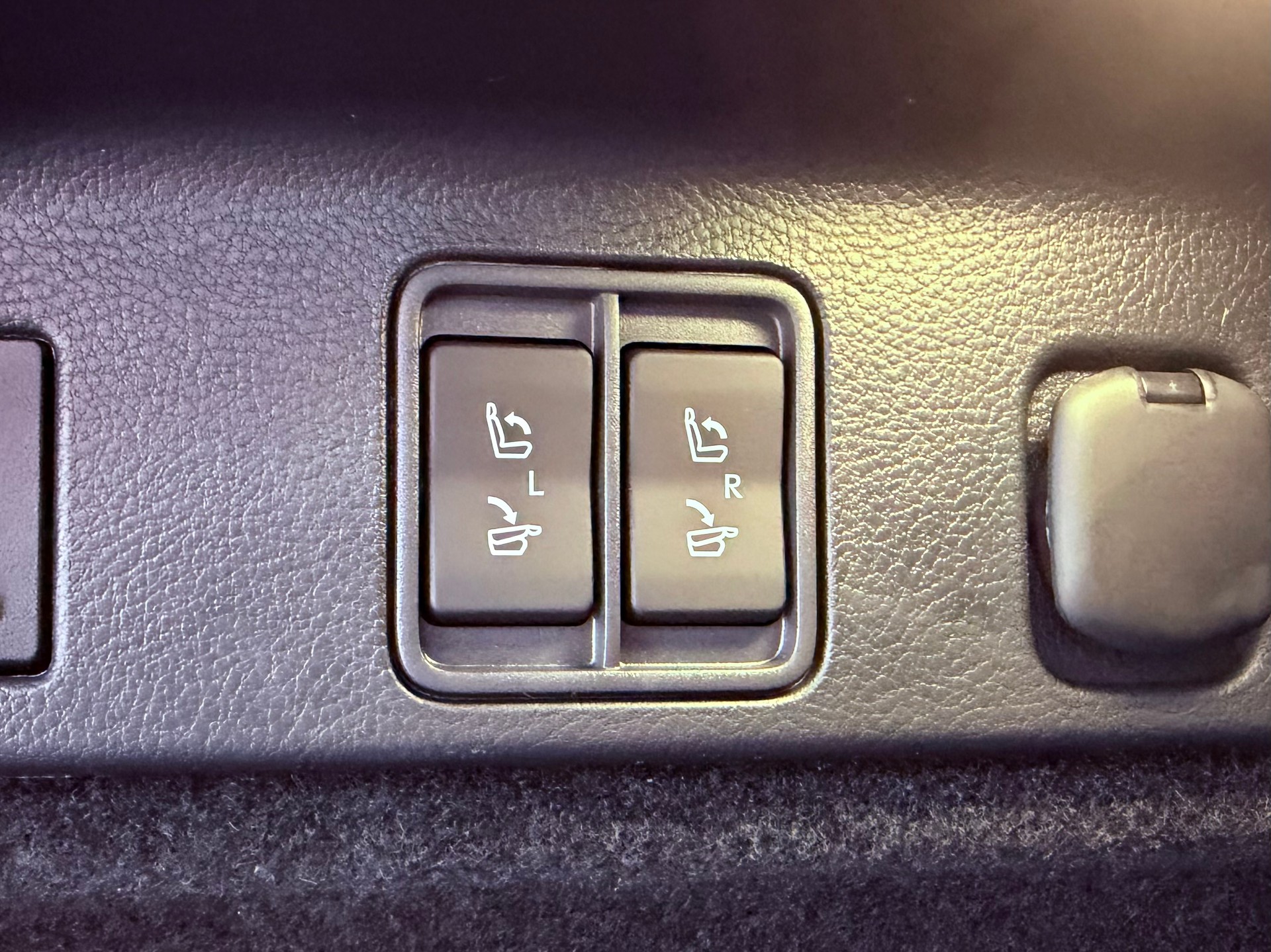 LEXUS RX 450h+ Ecxellence AWD CVT-image-19