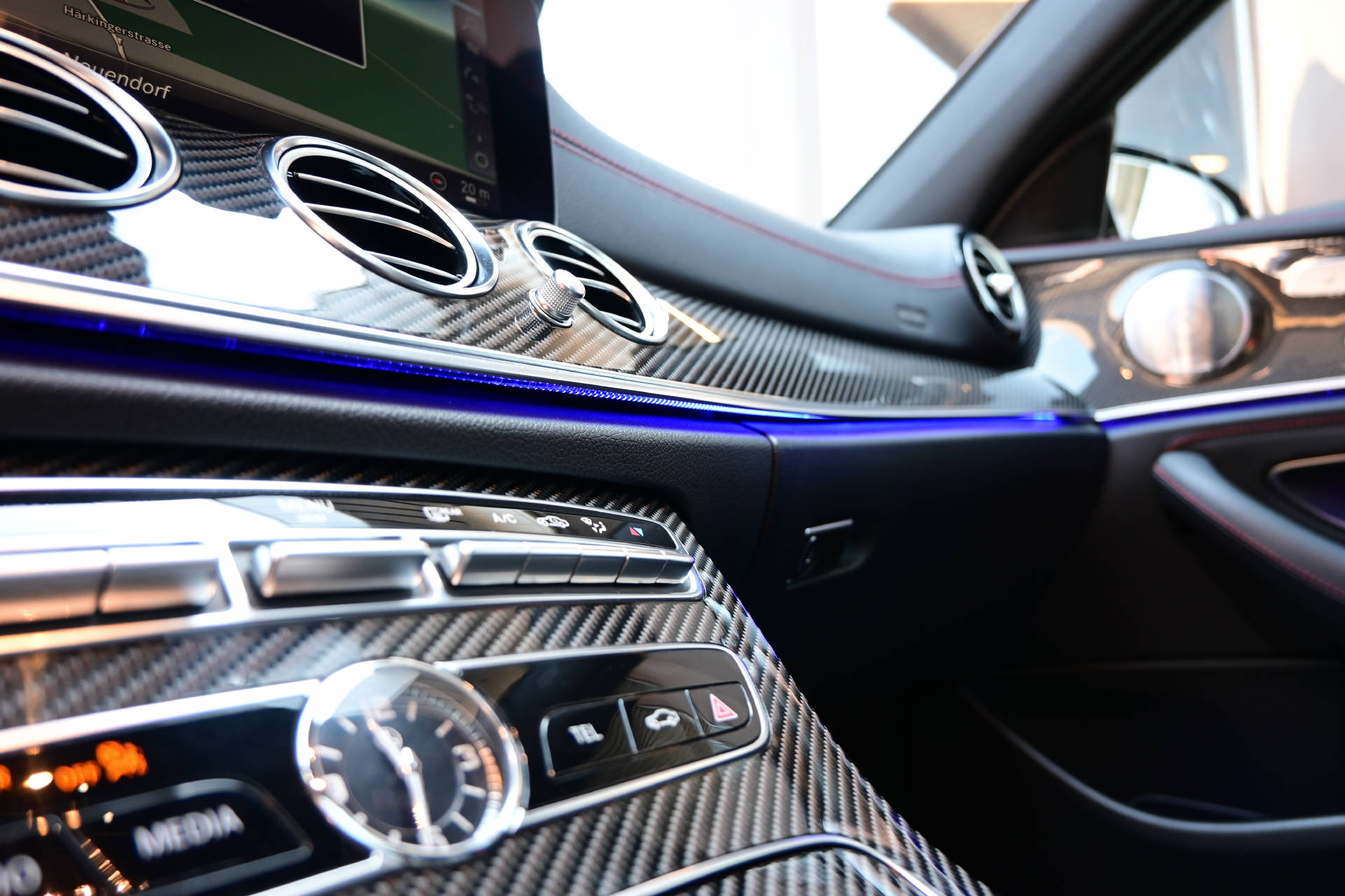 MERCEDES-BENZ E 53 AMG 4matic+ Kombi *Carbon*Burmester*Fahrassistenz Plus*-image-18