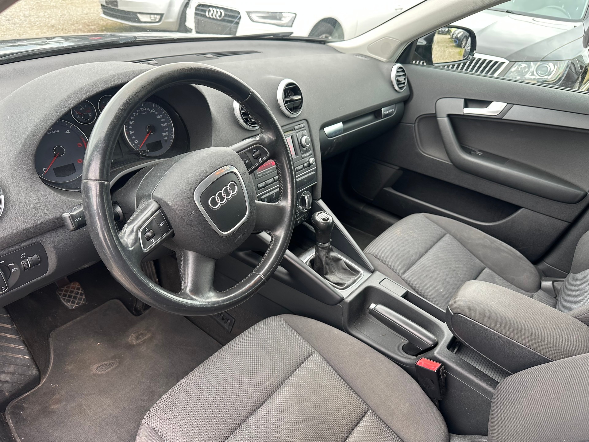 AUDI A3 Sportback 2.0 TDI Attraction quattro-image-8