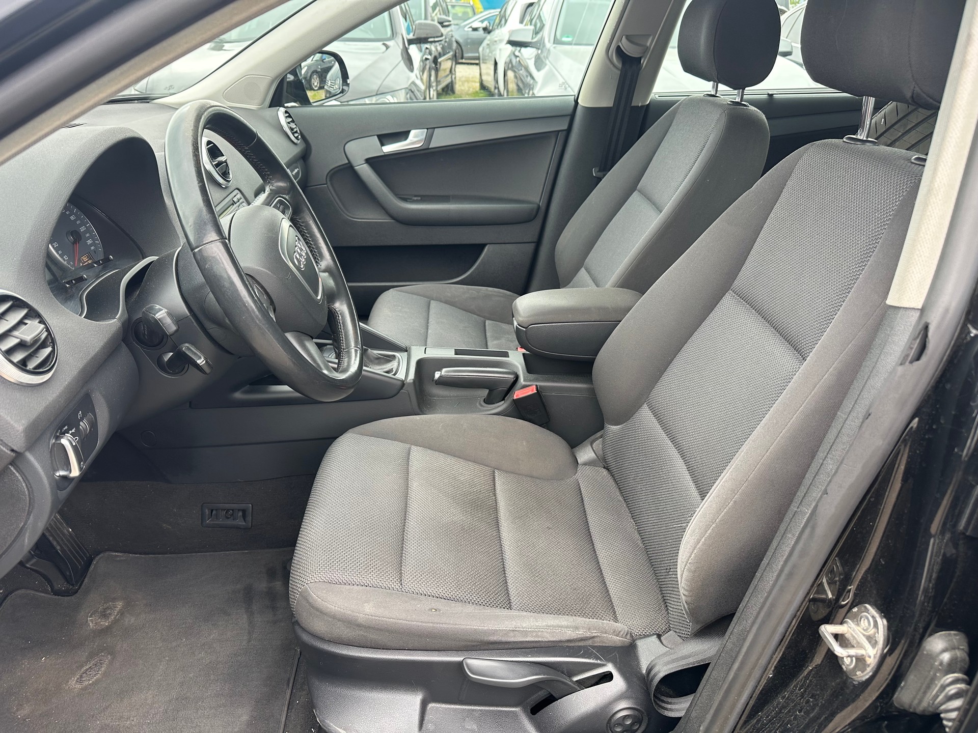 AUDI A3 Sportback 2.0 TDI Attraction quattro-image-7