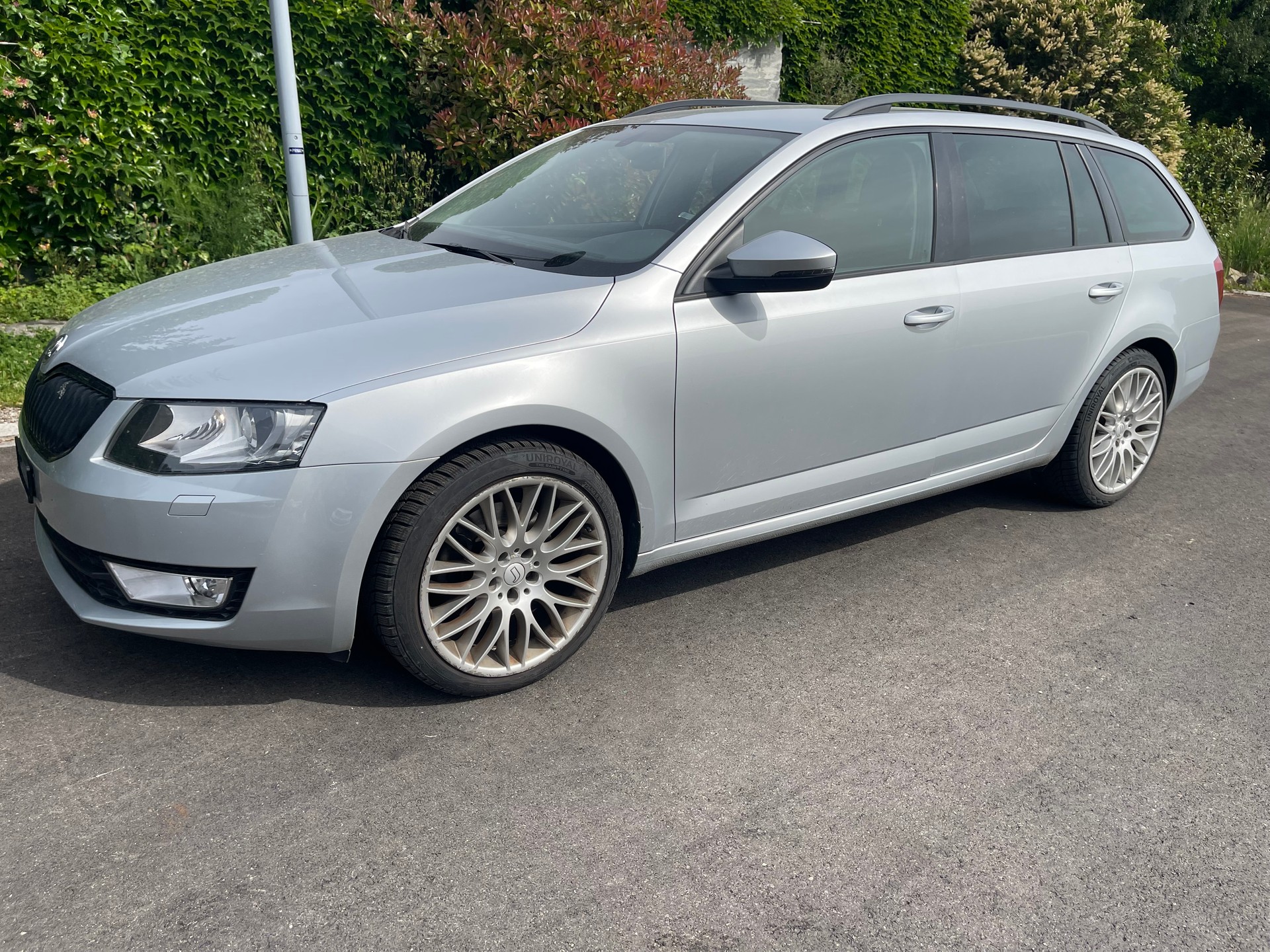 SKODA Octavia Combi 1.8 TSI Elegance-image-0