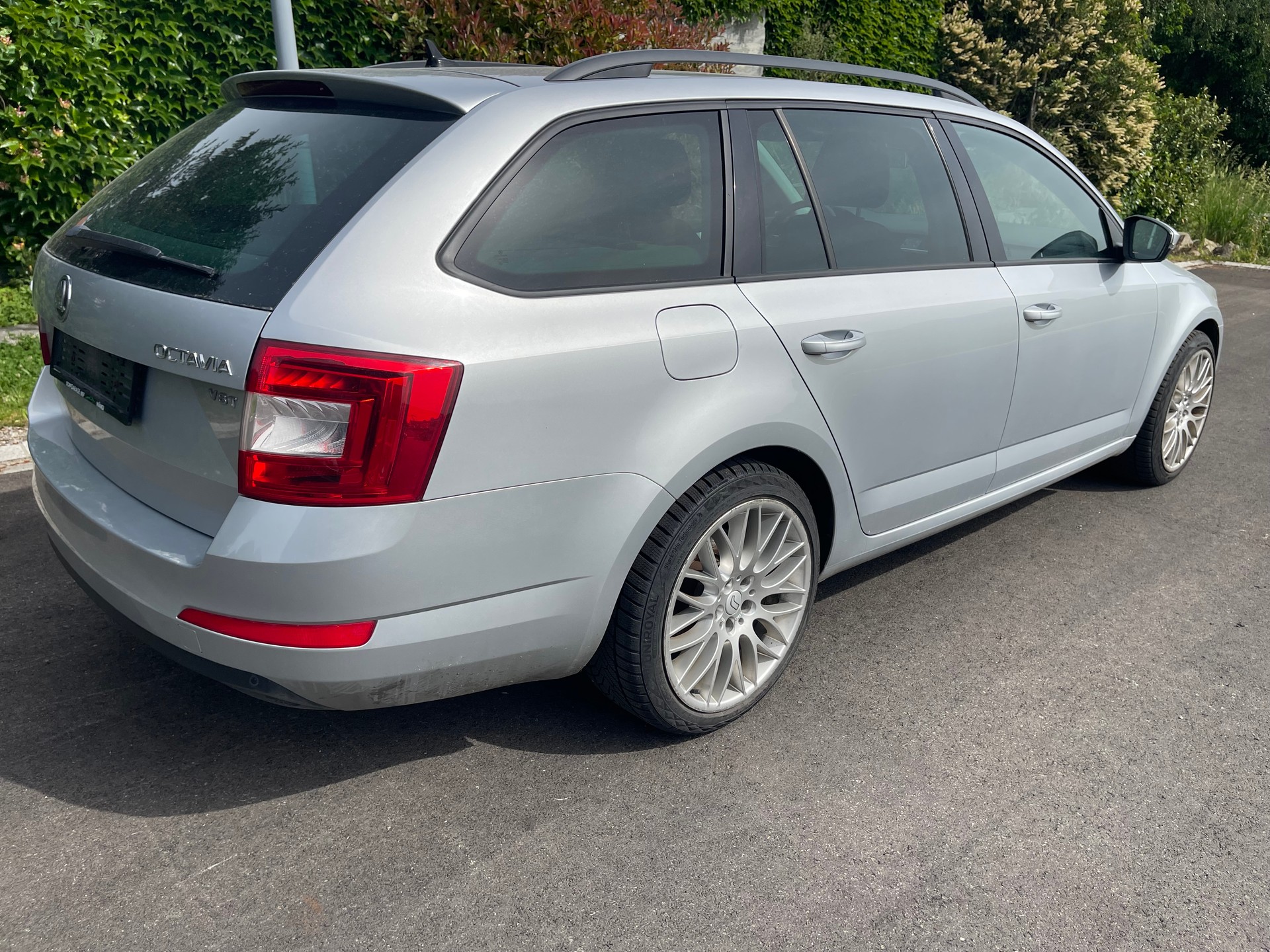 SKODA Octavia Combi 1.8 TSI Elegance-image-4