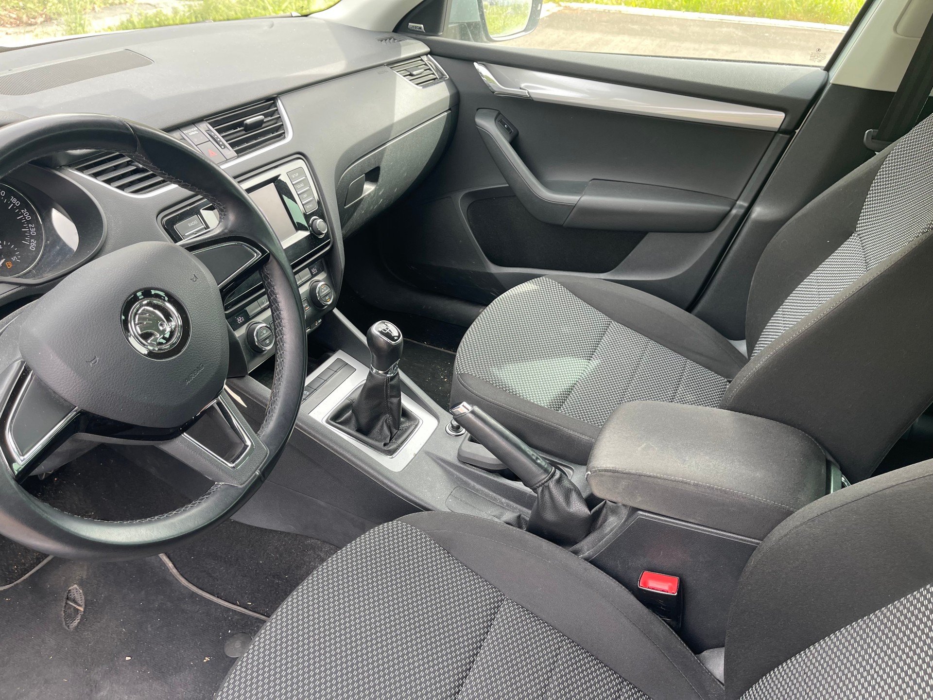 SKODA Octavia Combi 1.8 TSI Elegance-image-8