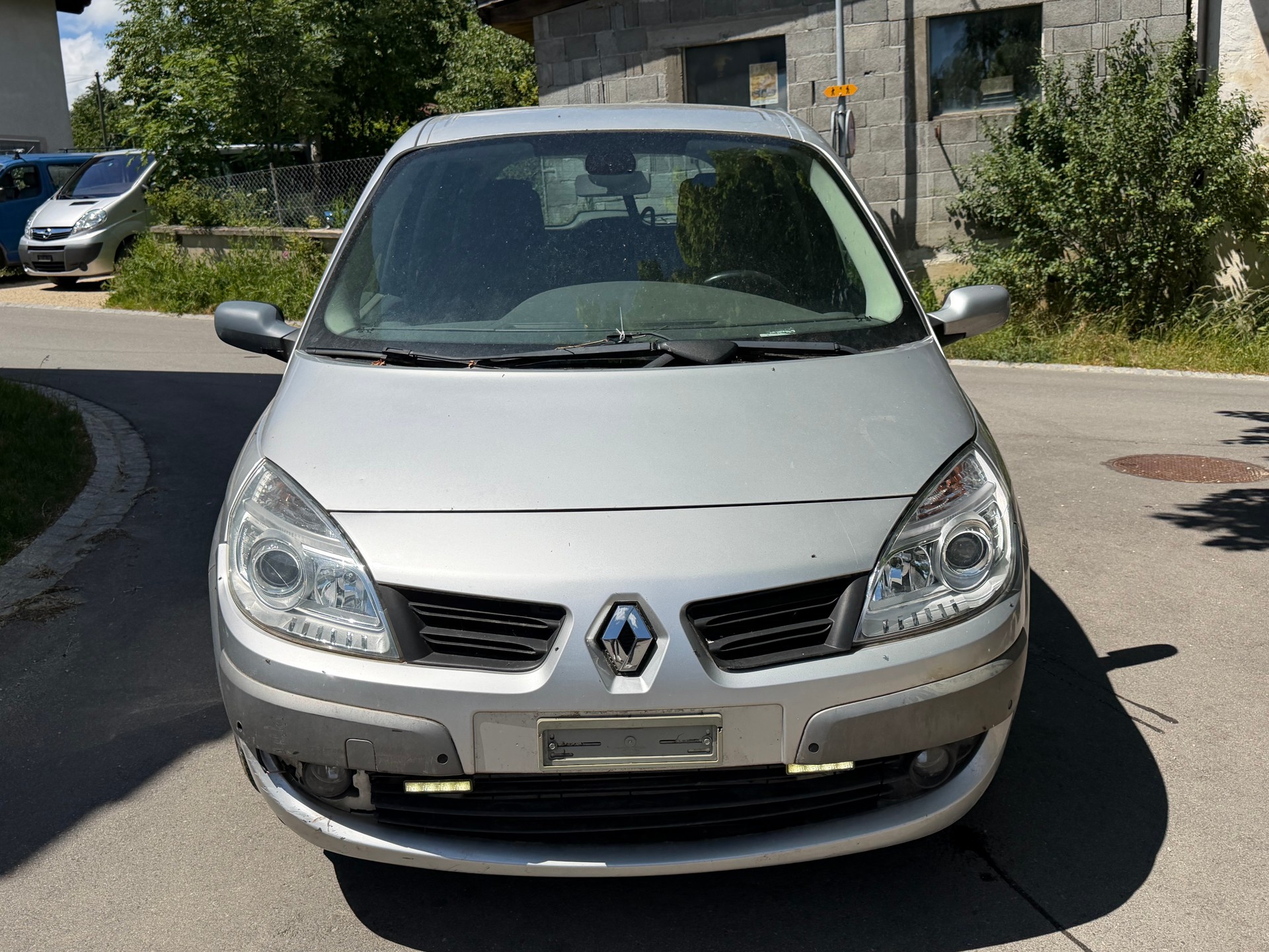 RENAULT Grand Scénic 2.0 dCi Dynamique Automatic-image-1