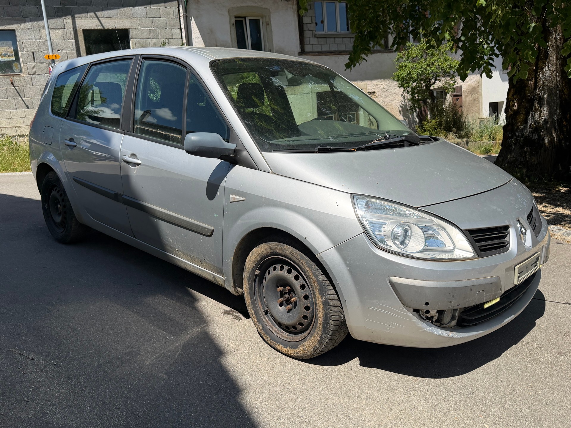 RENAULT Grand Scénic 2.0 dCi Dynamique Automatic-image-5