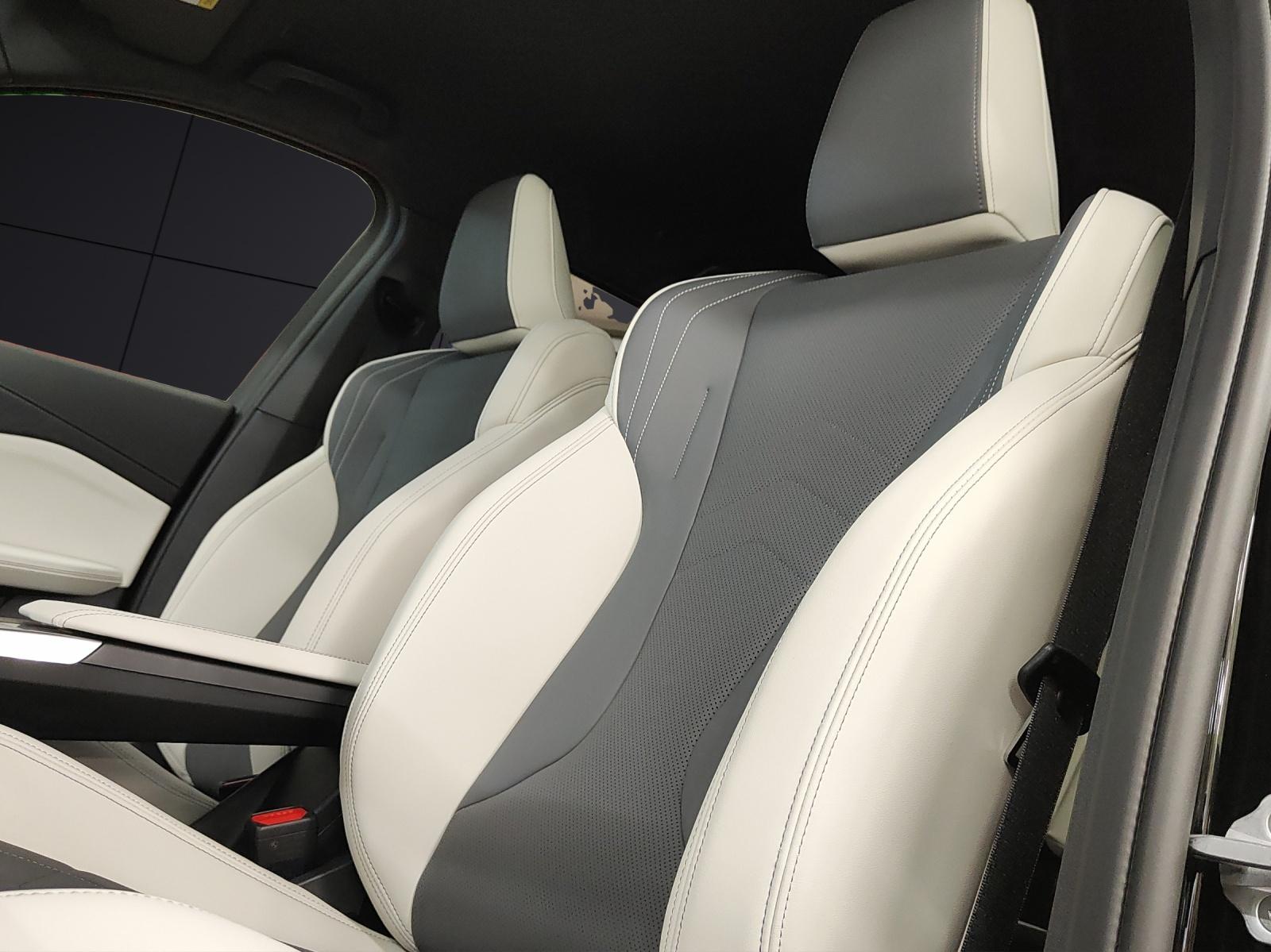 BMW iX1 30 xDrive-image-15