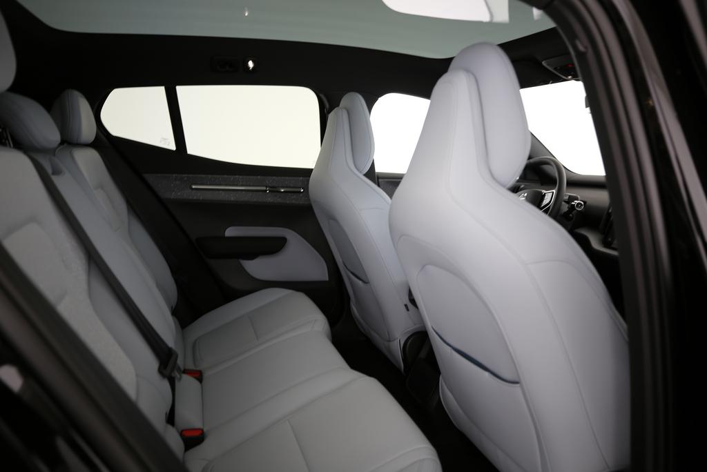 VOLVO EX30 E60 Twin Ultra Performance AWD-image-4
