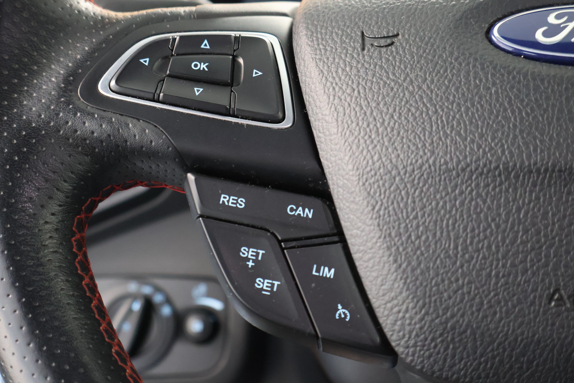 FORD Kuga 2.0 TDCi ST Line High 4WD PowerShift-image-25