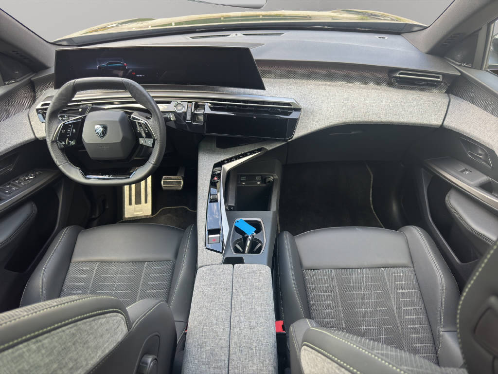 PEUGEOT 3008 1.2 Hybrid GT-image-9