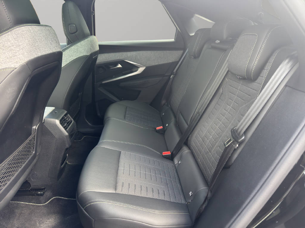PEUGEOT 3008 1.2 Hybrid GT-image-12