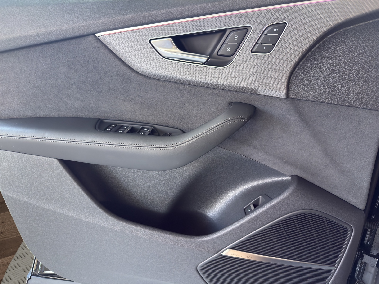 AUDI RSQ8 quattro tiptronic-image-10