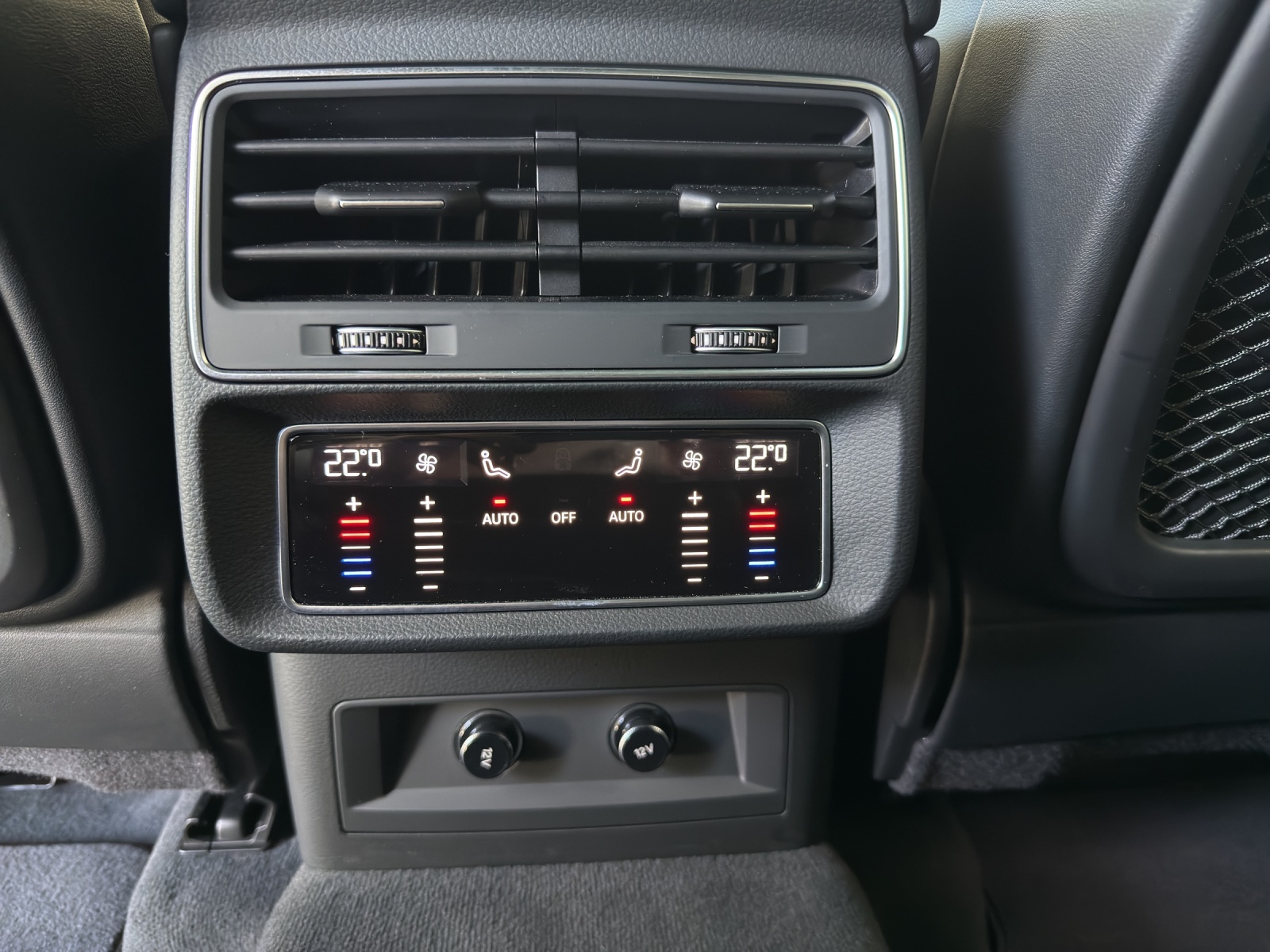 AUDI RSQ8 quattro tiptronic-image-18