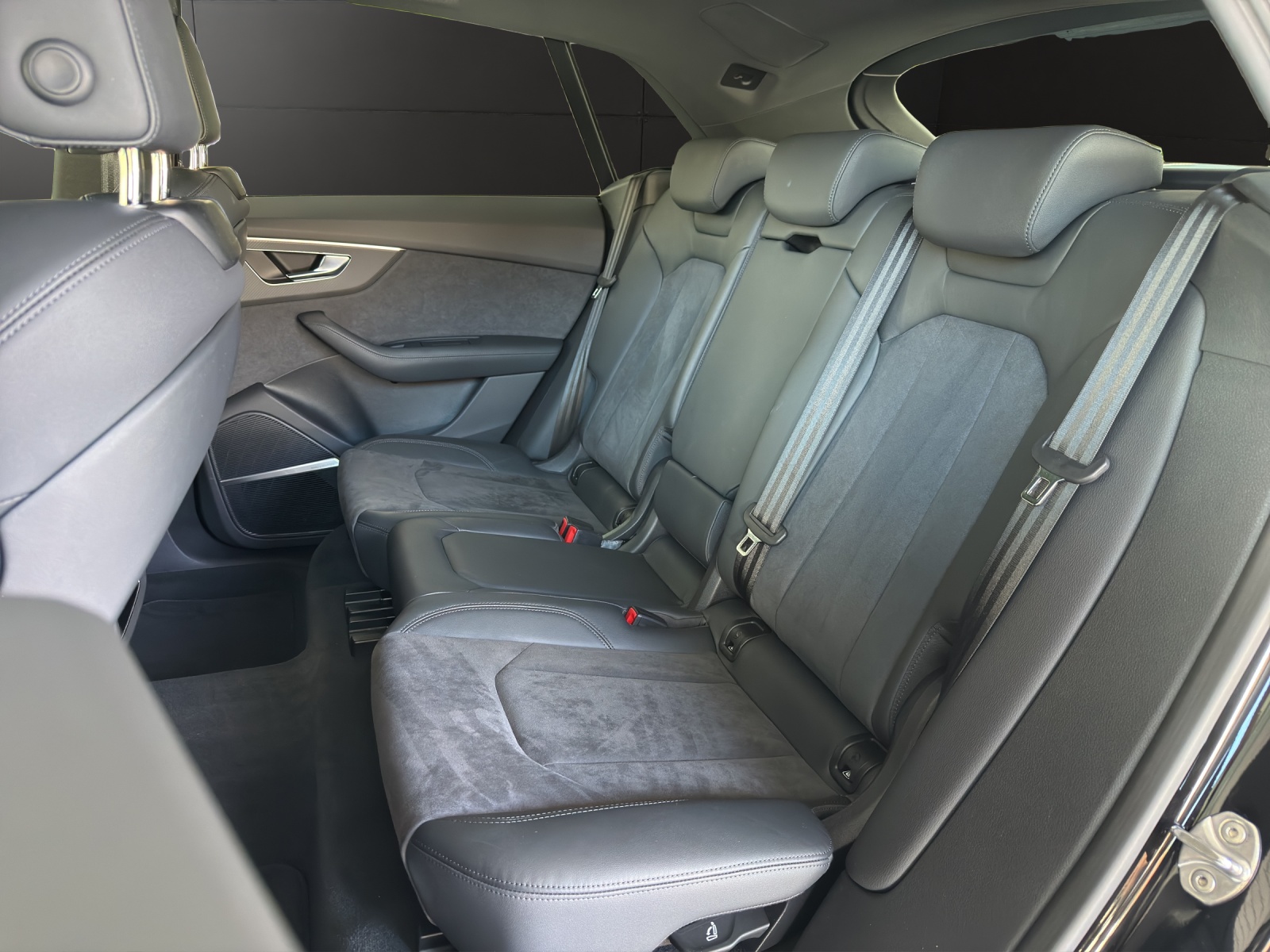 AUDI RSQ8 quattro tiptronic-image-11