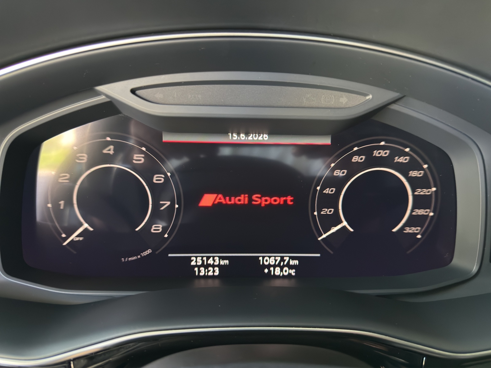 AUDI RSQ8 quattro tiptronic-image-9