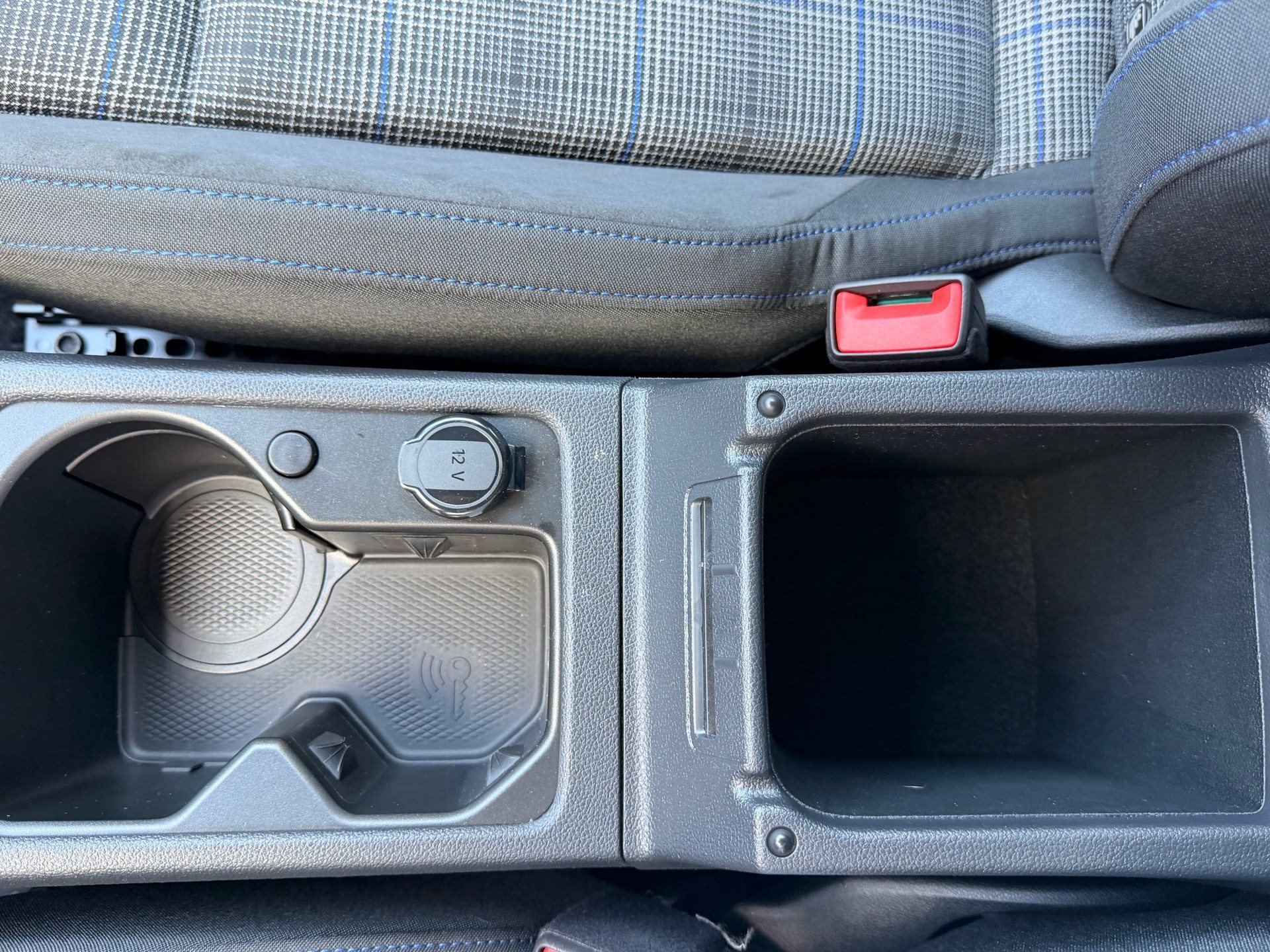 VW Golf VIII 1.5 TSI eHybrid 272 PS GTE *** 5 JAHRE VW GARANTIE & 360° KAMERA ***-image-26