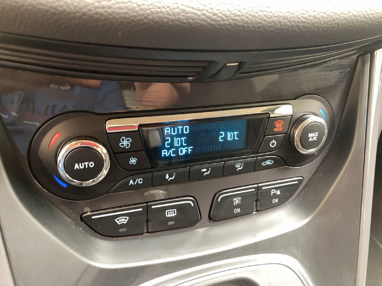 FORD Kuga 2.0 TDCi 163 PSTitanium S-image-8