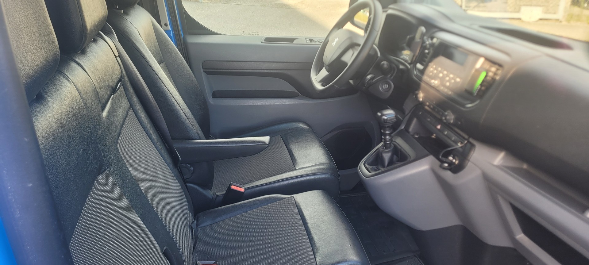 PEUGEOT Expert 1.5 BlueHDi 100 S&S Pro Standard-image-9
