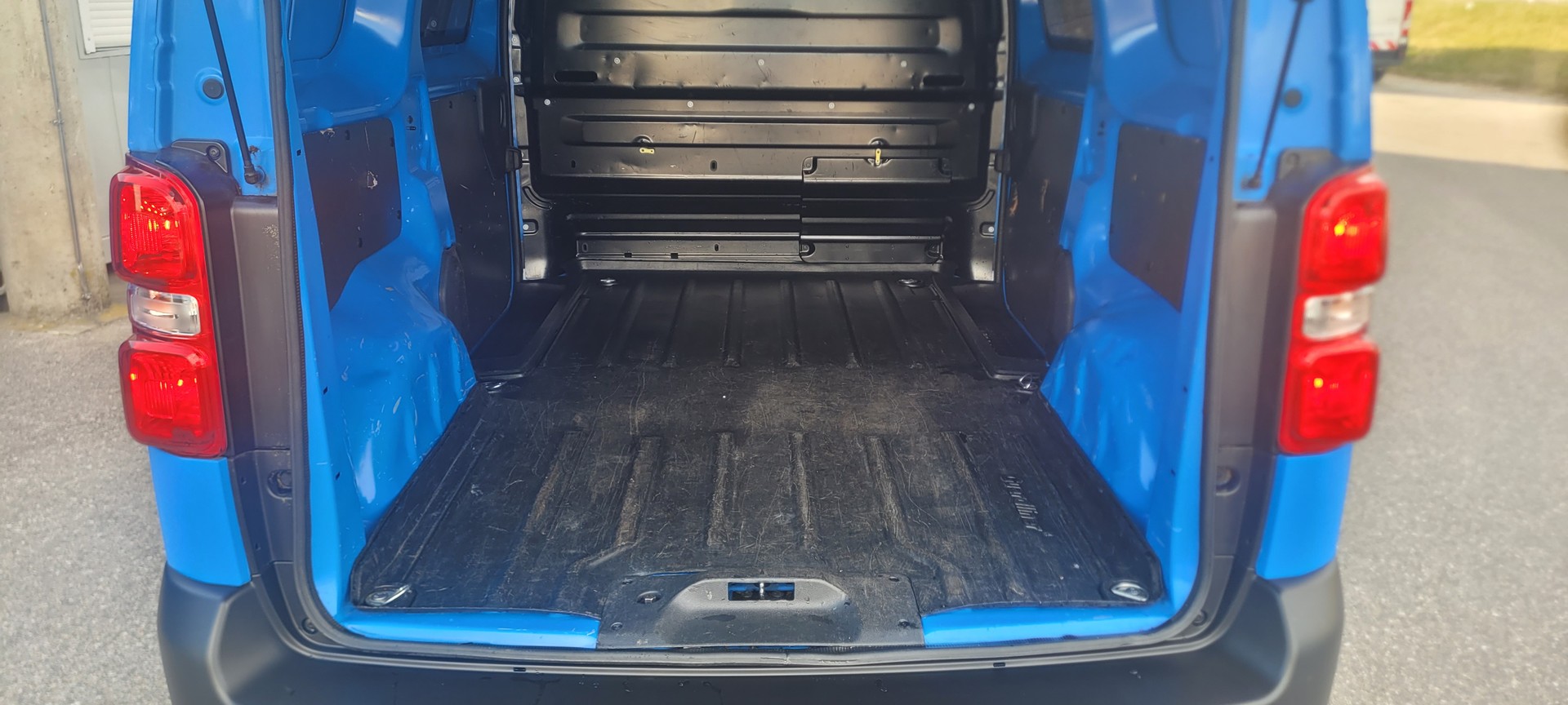 PEUGEOT Expert 1.5 BlueHDi 100 S&S Pro Standard-image-6
