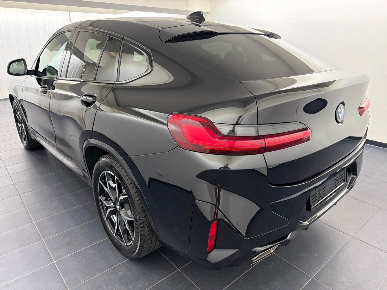 BMW X4 xDrive 48V 20d M Sport-image-1