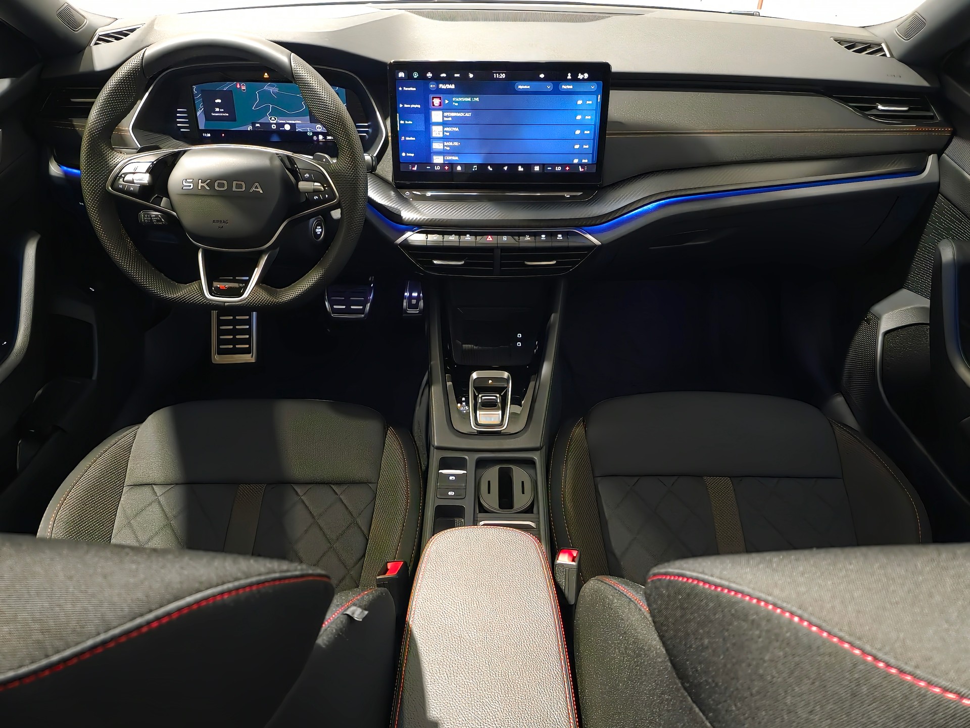 SKODA Octavia Combi 2.0 TSI DSG RS-image-4