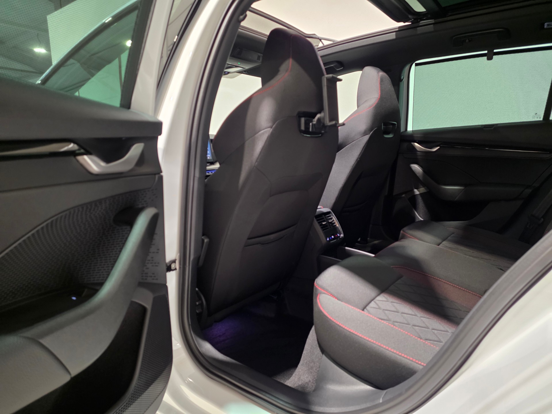 SKODA Octavia Combi 2.0 TSI DSG RS-image-20