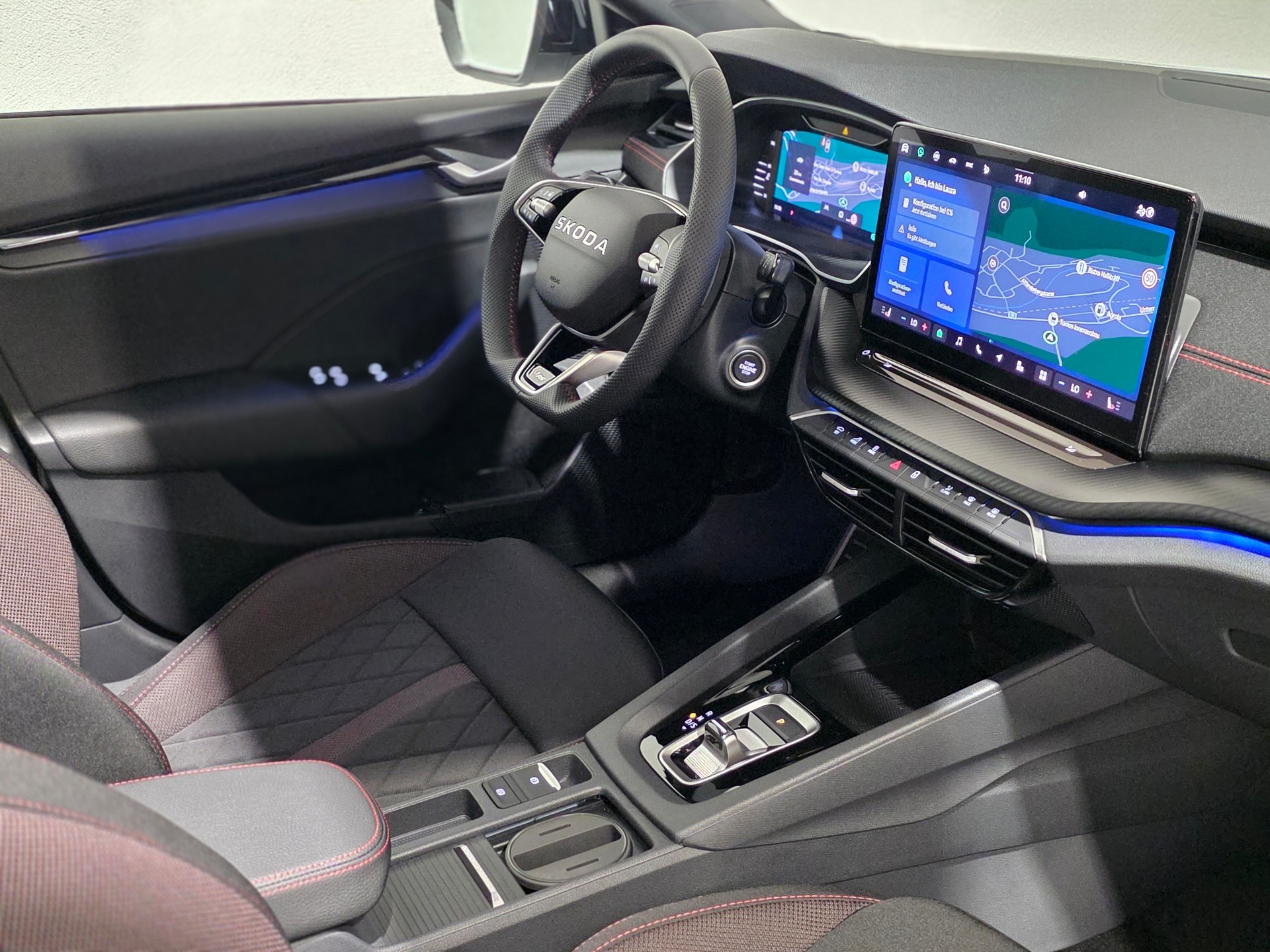 SKODA Octavia Combi 2.0 TSI DSG RS-image-24