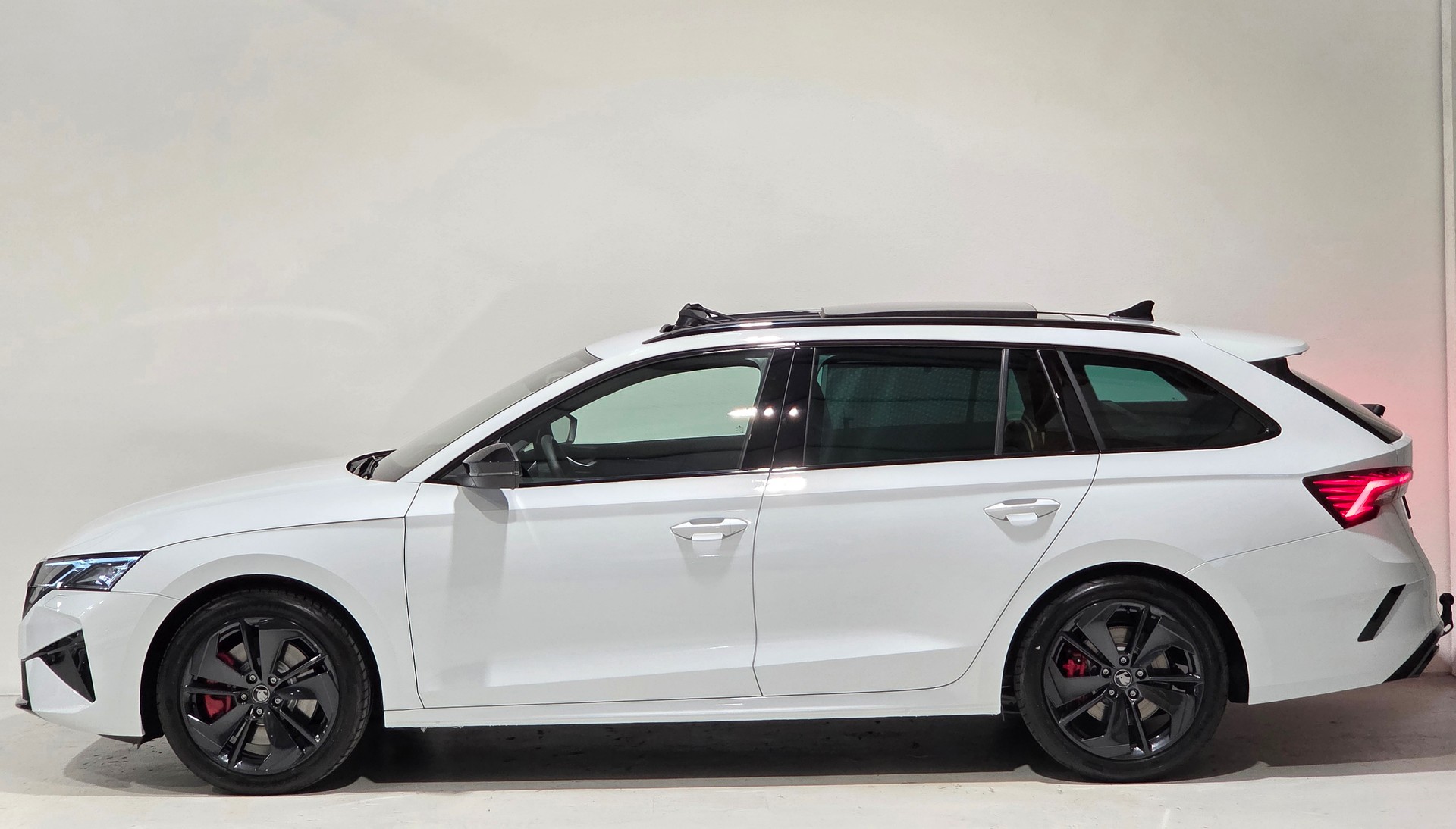 SKODA Octavia Combi 2.0 TSI DSG RS-image-1