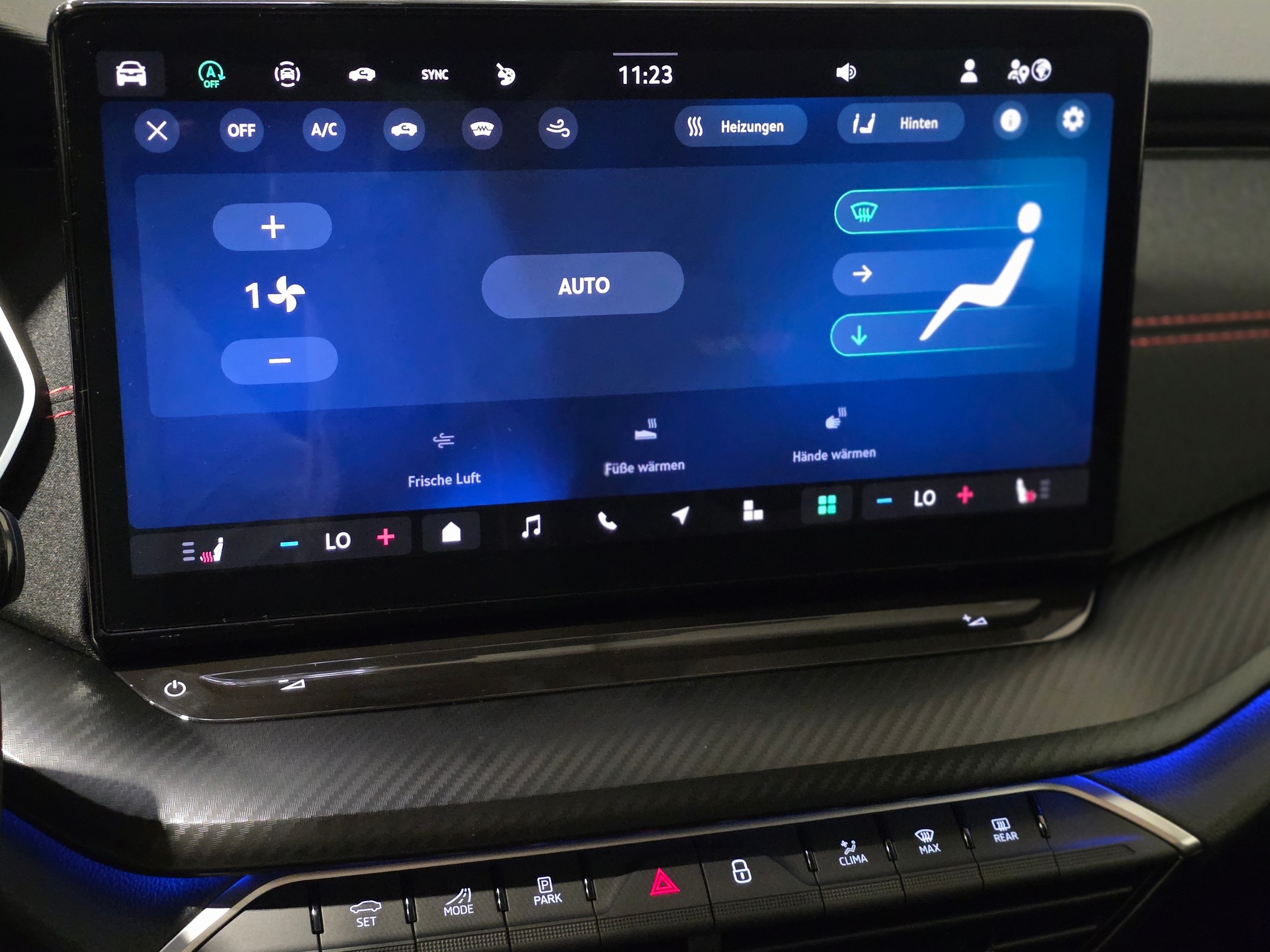 SKODA Octavia Combi 2.0 TSI DSG RS-image-11