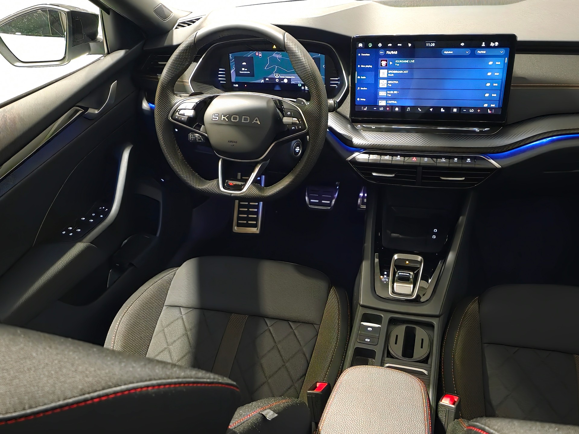 SKODA Octavia Combi 2.0 TSI DSG RS-image-5