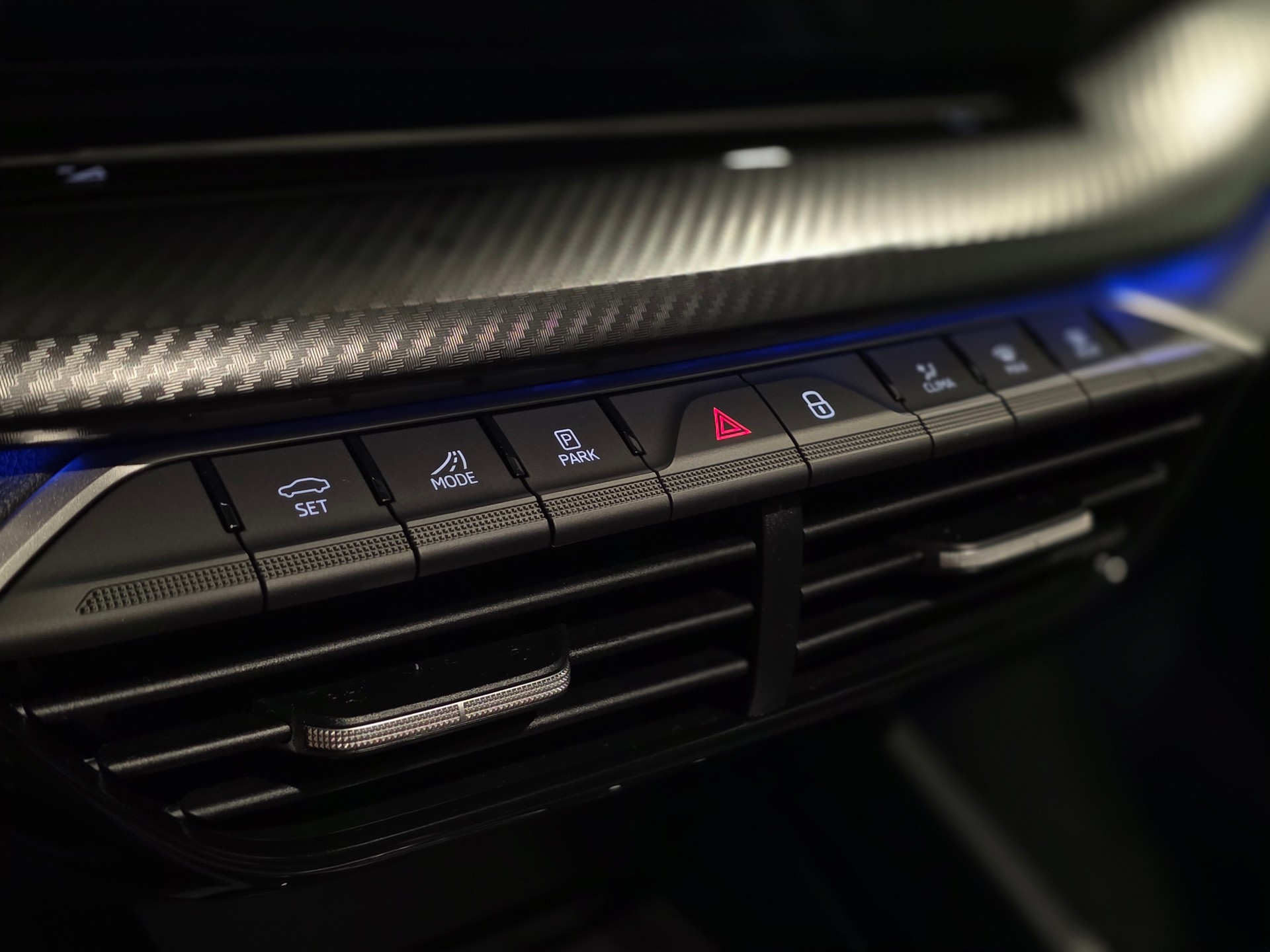 SKODA Octavia Combi 2.0 TSI DSG RS-image-15